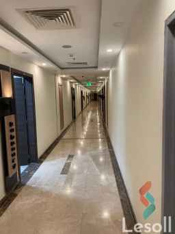 مكتب اداري للايجار بموقع متميز مباشره علي التسعين الشمالي