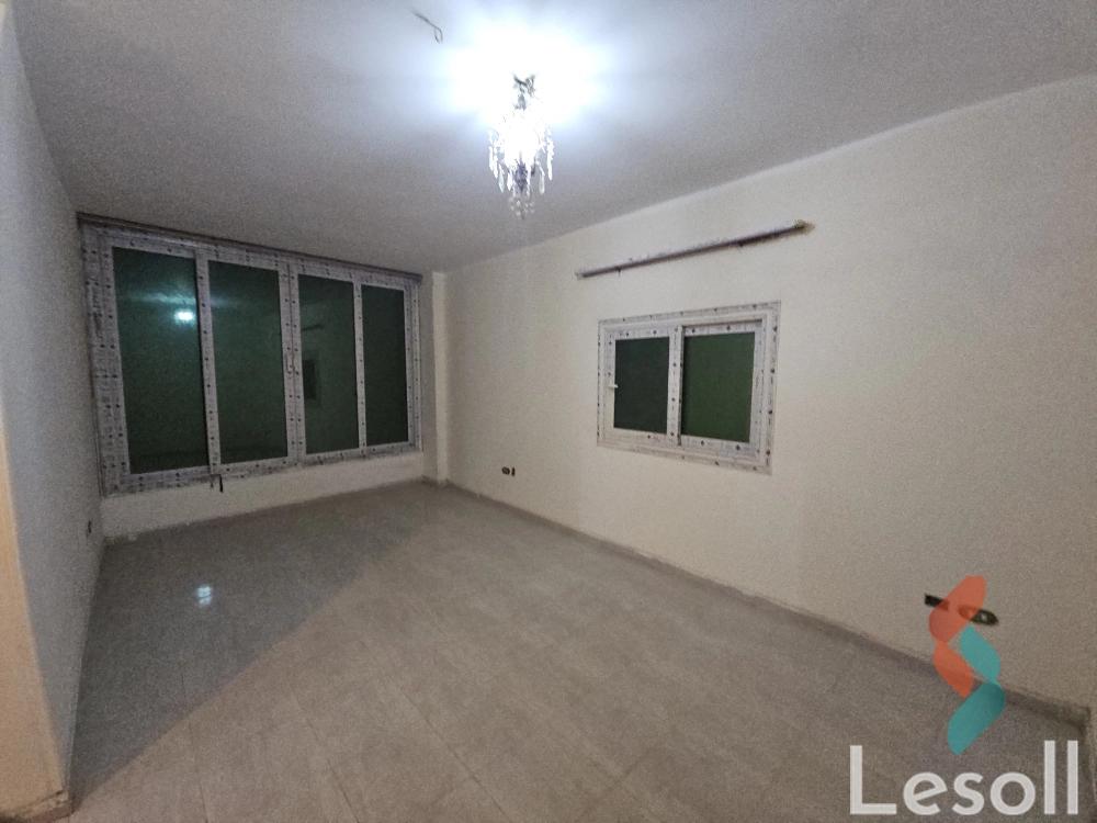 شقة للبيع بمساحة 125 متر و 3 غرف في الشيخ زايد الجيزة