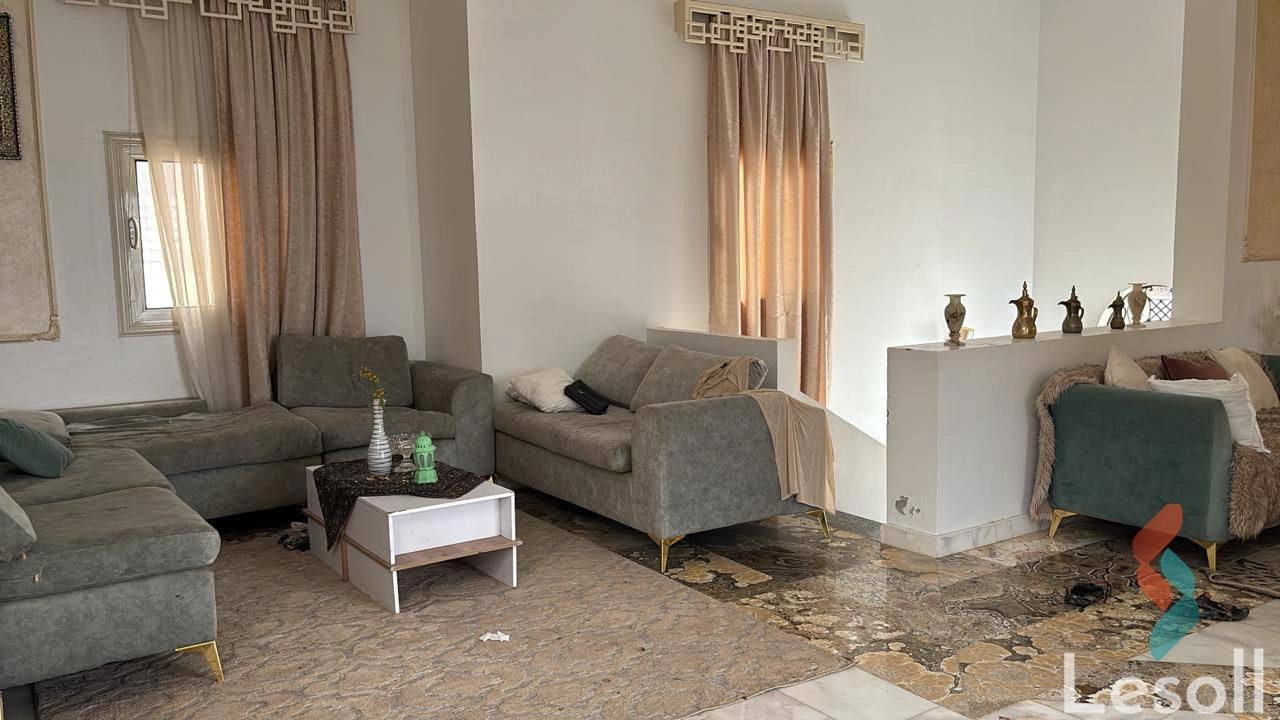 Villa for sale with an area 1,095 meters and 8 rooms in Shorouk Cairo