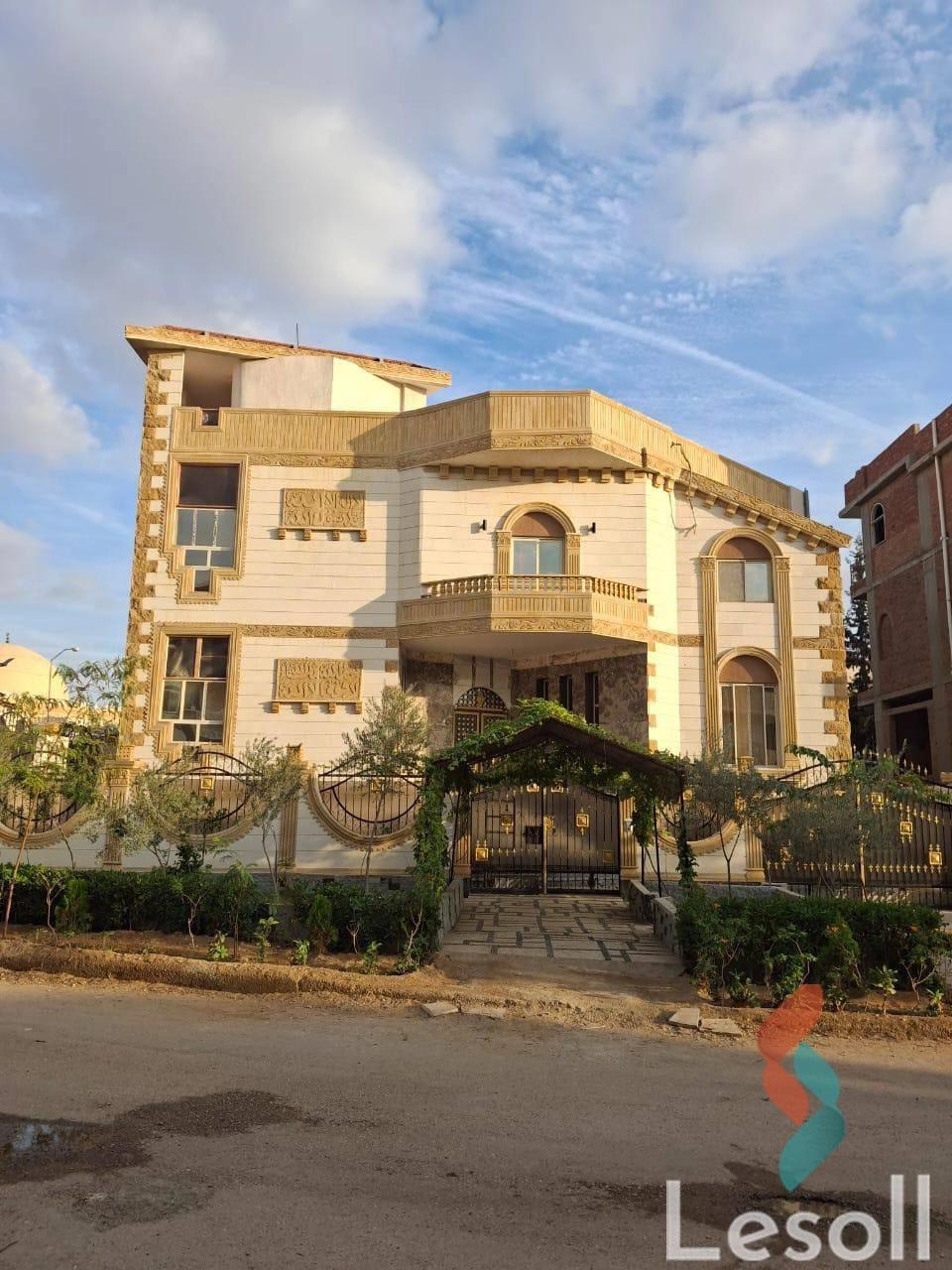Villa for sale with an area 1,095 meters and 8 rooms in Shorouk Cairo
