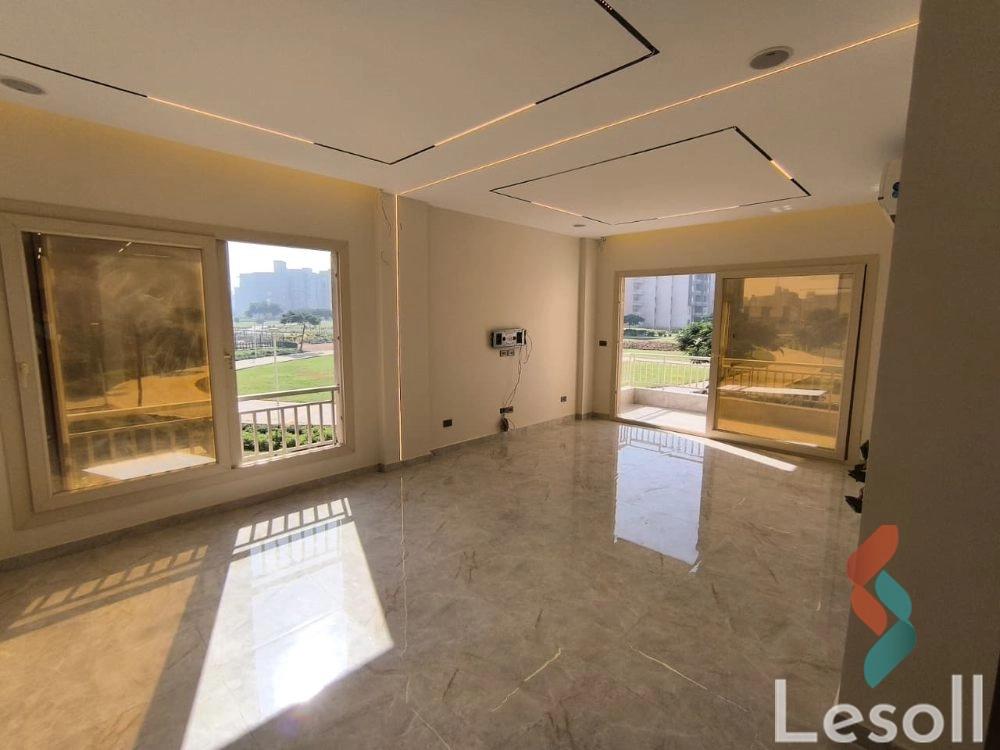 شقة للبيع بمساحة 160 متر و 3 غرف في مدينة الشروق القاهرة