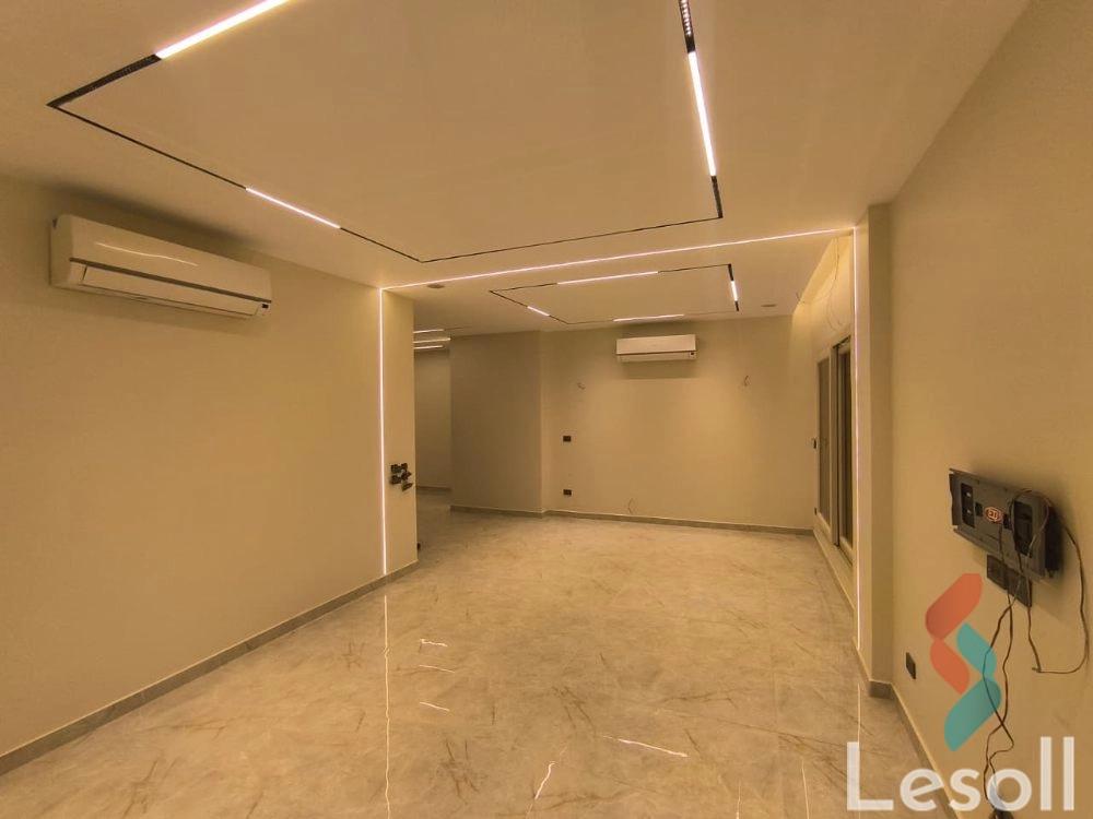 شقة للبيع بمساحة 160 متر و 3 غرف في مدينة الشروق القاهرة