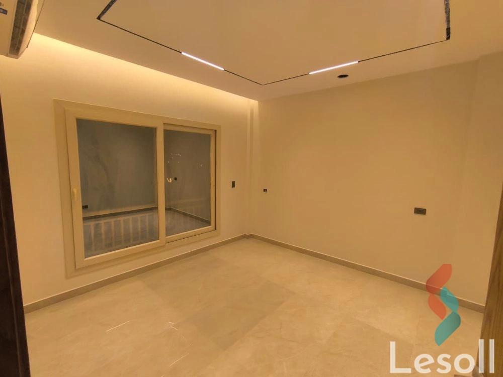 شقة للبيع بمساحة 160 متر و 3 غرف في مدينة الشروق القاهرة