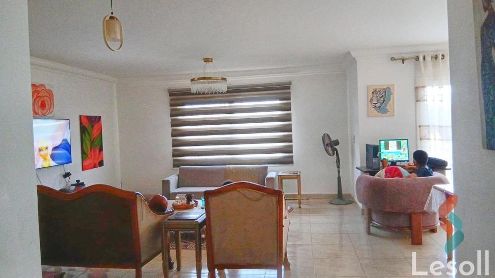 شقة بحديقة للبيع بمساحة 189 متر و 3 غرف في مدينتي القاهرة - صورة 2