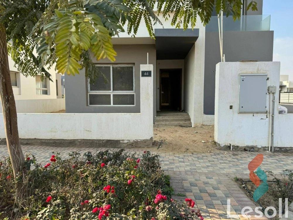 Villa for sale with an area 300 meters and 5 rooms in 5th Settlement Cairo - All Images