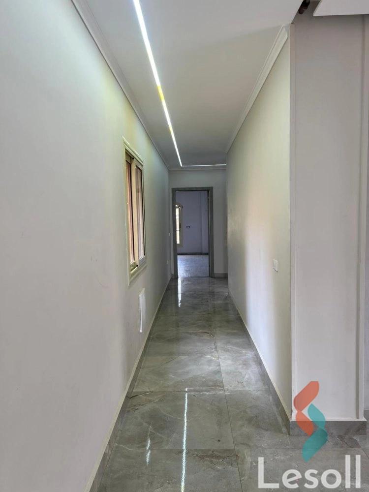 Apartment for monthly rent with an area 223 meters and 3 rooms in Shorouk Cairo - Image 2