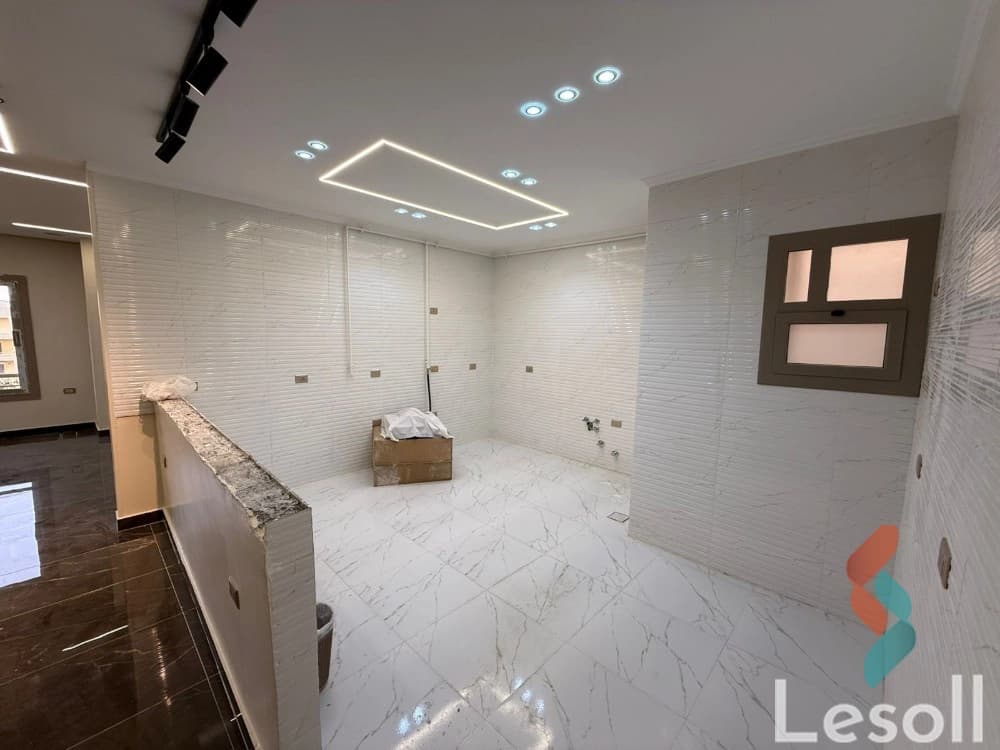 Apartment for sale inside a compound In a very prime location on Gamal Abdel Nasser Axis. - Image 3