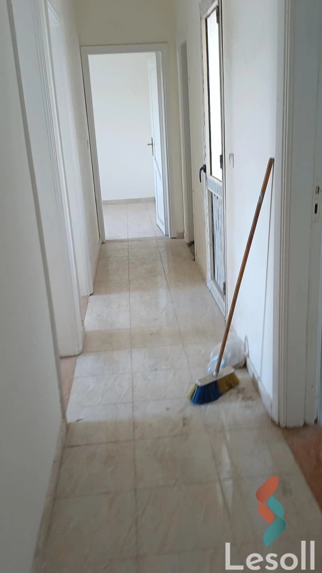 شقة بموقع استراتيجي على الطريق العمومي مباشرة، بالقرب من جميع الخدمات والمرافق الأساسية - صورة 4
