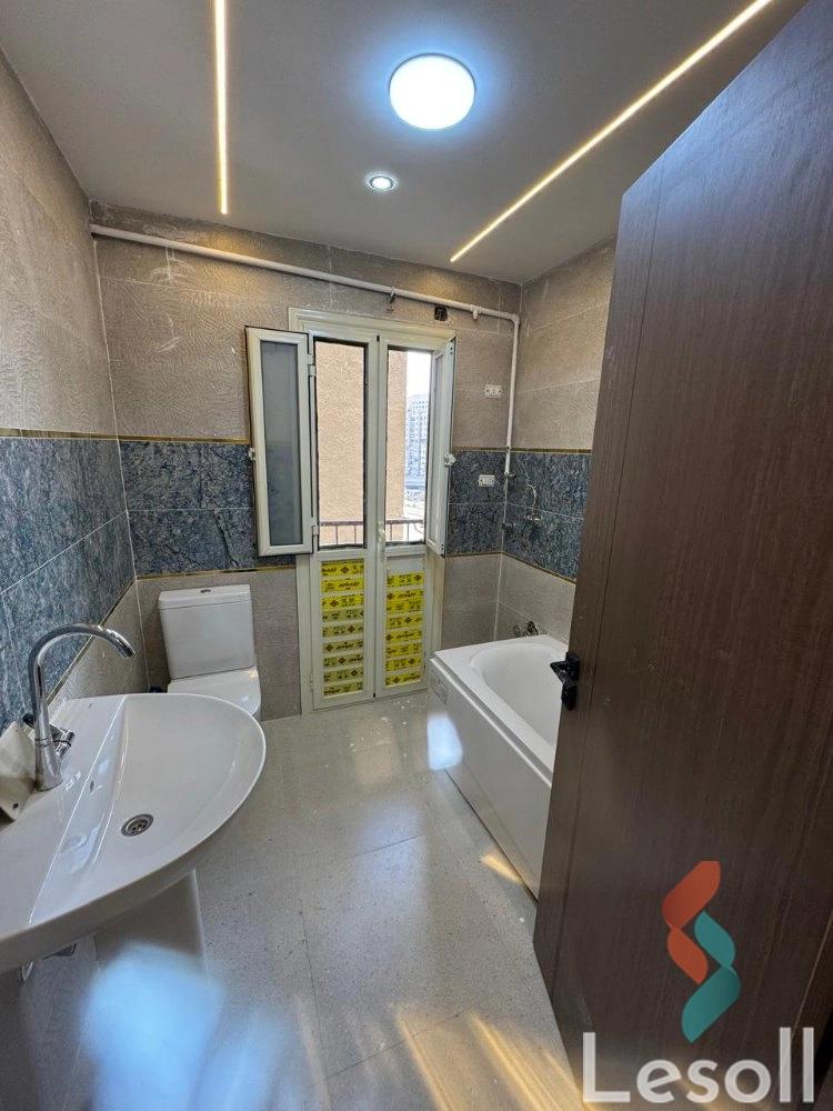 Apartment for sale with an area 165 meters and 3 rooms in Heliopolis Cairo - Image 2