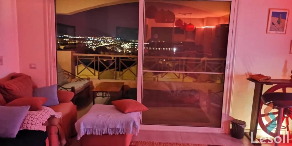 شاليه فاخر للإيجار اليومي في لافيستا توباز – العين السخنة | فيو كامل بحر وجبل - صورة 2