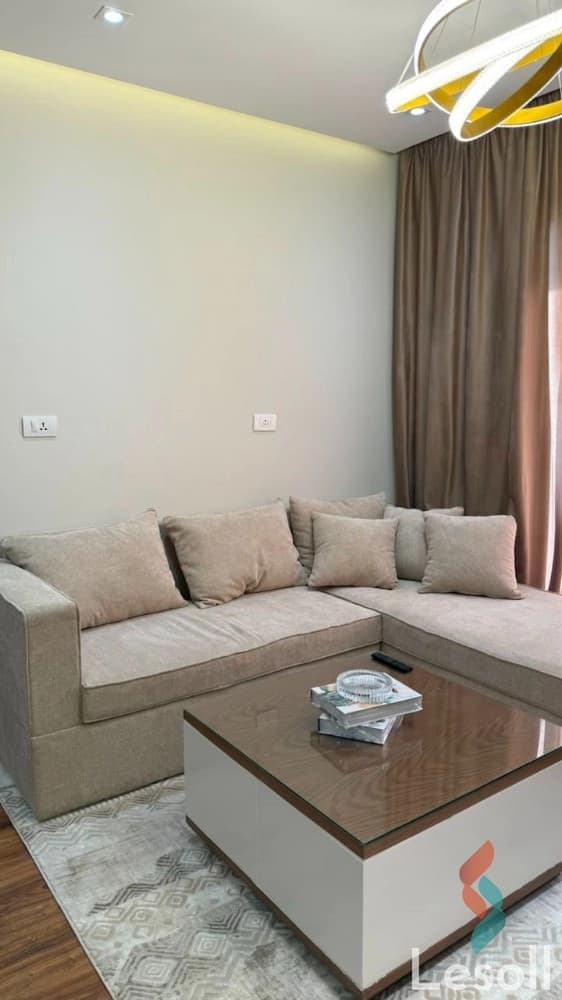 شقة فندقية للإيجار اليومي في مدينتي B12 | غرفتان | فيو جاردن | مكيفة بالكامل - صورة 3