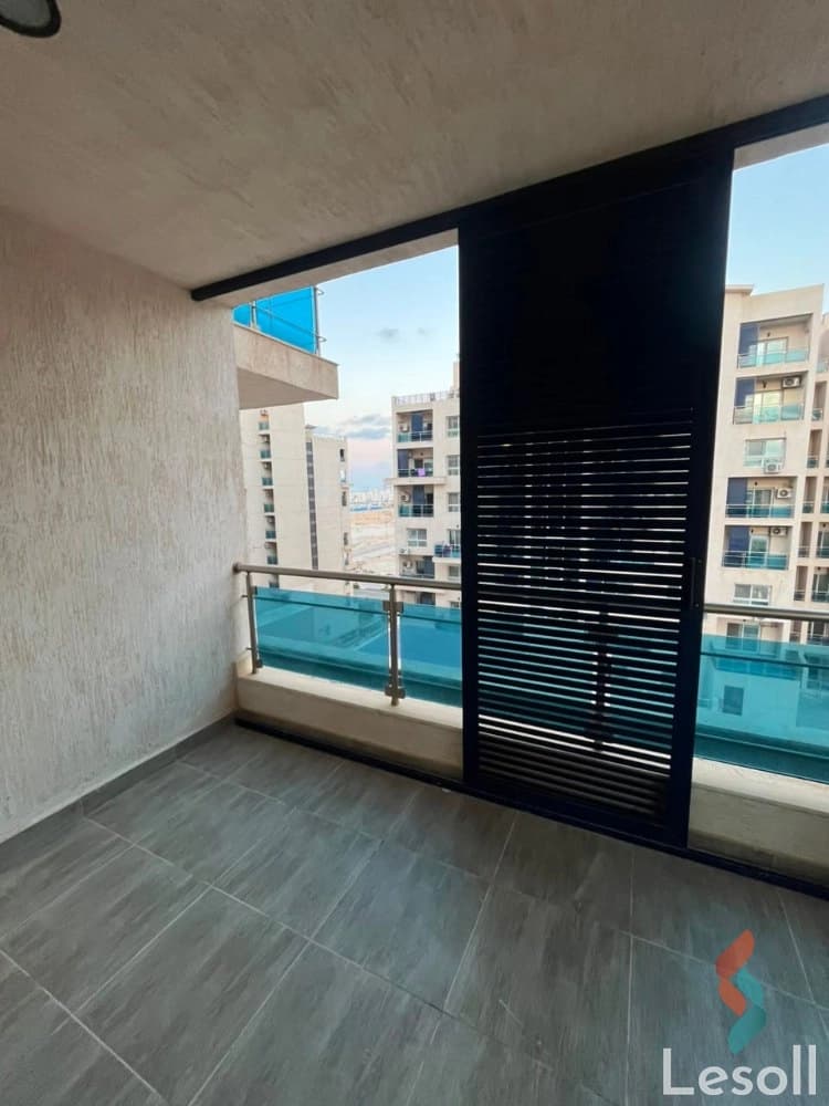 شاليه مفروش للإيجار في داون تاون العلمين الجديدة | 160 م² | غرفتان | فرش فندقي | حمام سباحة - كل الصور