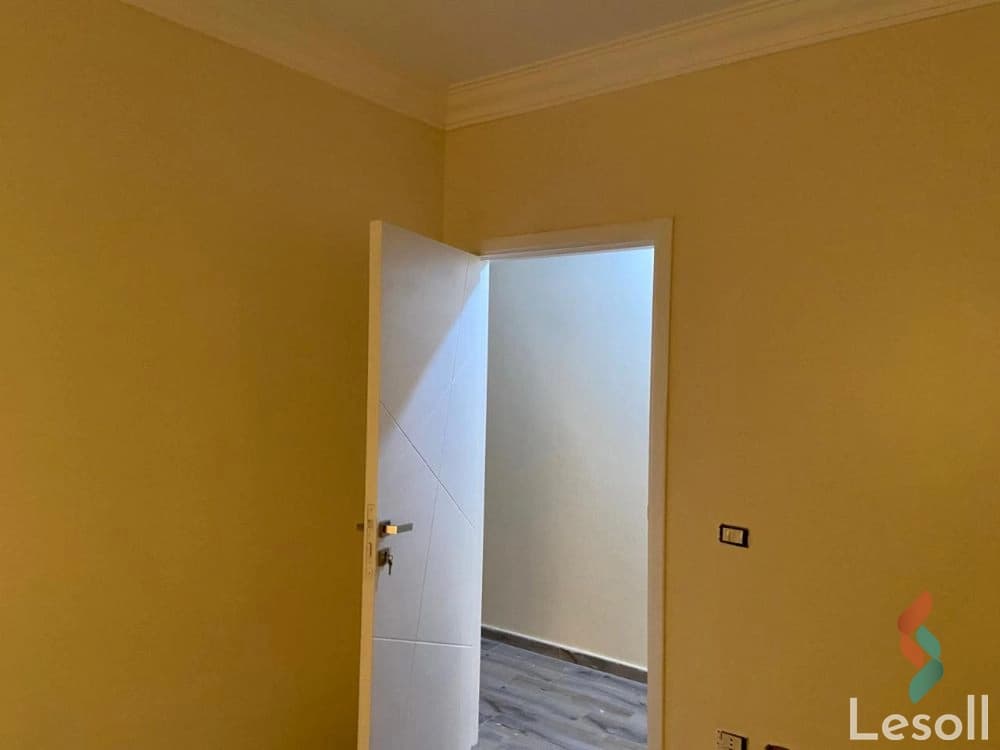 فرصه مميزه بمدينه الشروق 2 - المنطقة السابعة عمارات - الحى الثانى - صورة 3