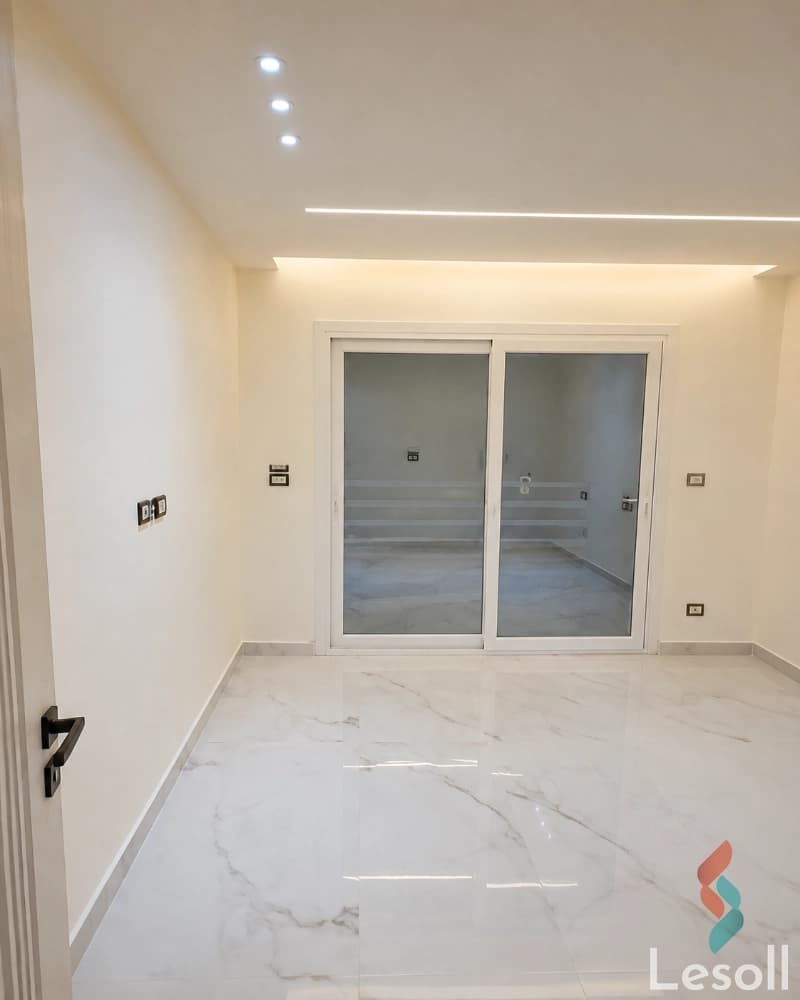 Hotel-Finished Apartment for Sale in Madinaty | 3 Bedrooms with Garden & Villa Views - Image 3