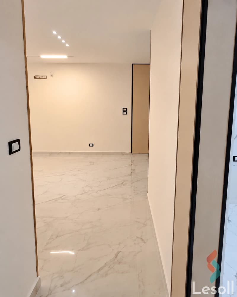 Hotel-Finished Apartment for Sale in Madinaty | 3 Bedrooms with Garden & Villa Views - Image 2