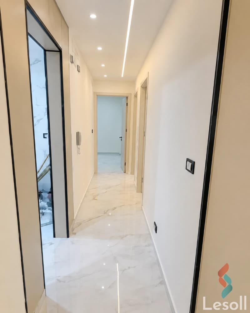 Hotel-Finished Apartment for Sale in Madinaty | 3 Bedrooms with Garden & Villa Views - Image 4