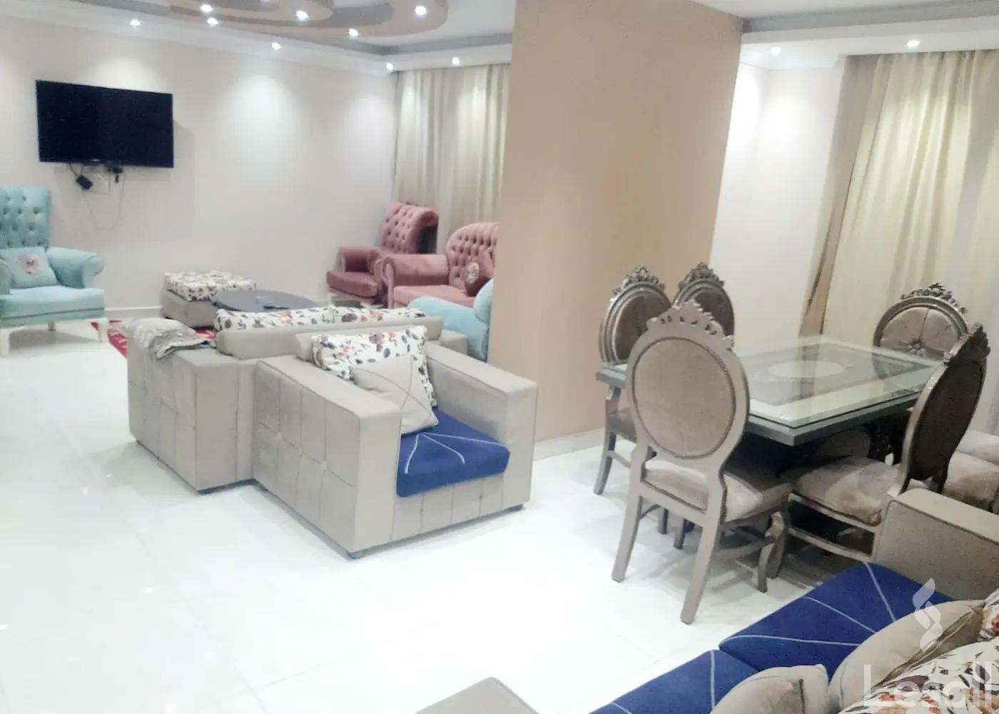 Apartment for daily rent with an data.area 210 meters and 3 rooms in Mohandessin Giza - All Images