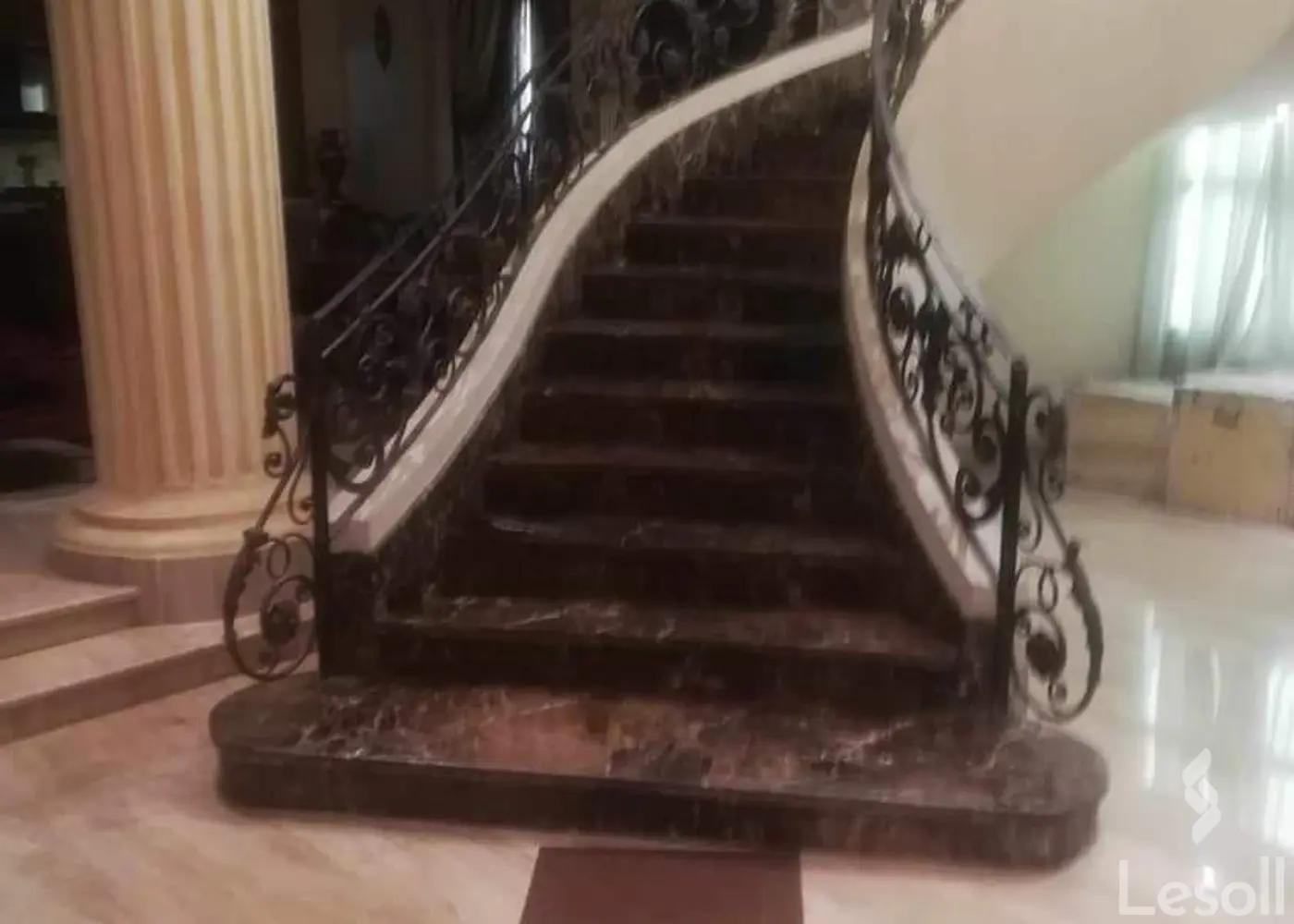 Villa for sale with an data.area 600 meters and 6 data.rooms in New Cairo Cairo - All Images