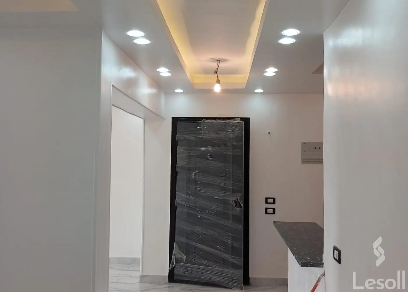 Apartment with garden for sale with an data.area 143 meters and 3 data.rooms in Cheikh Zayed Giza - Image 3