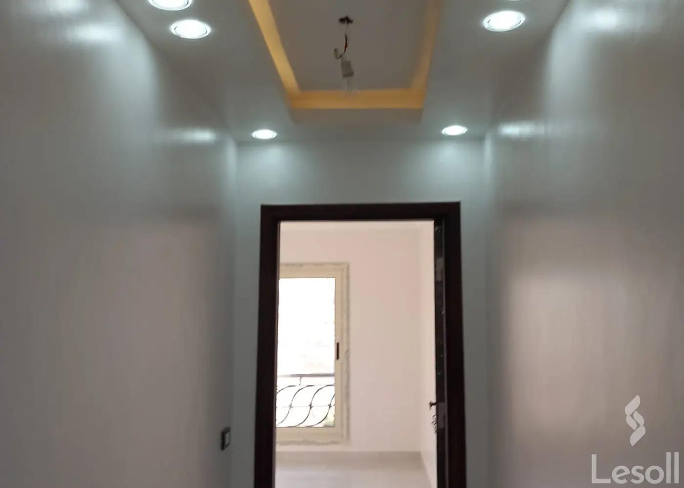 Apartment with garden for sale with an data.area 143 meters and 3 data.rooms in Cheikh Zayed Giza - Image 4