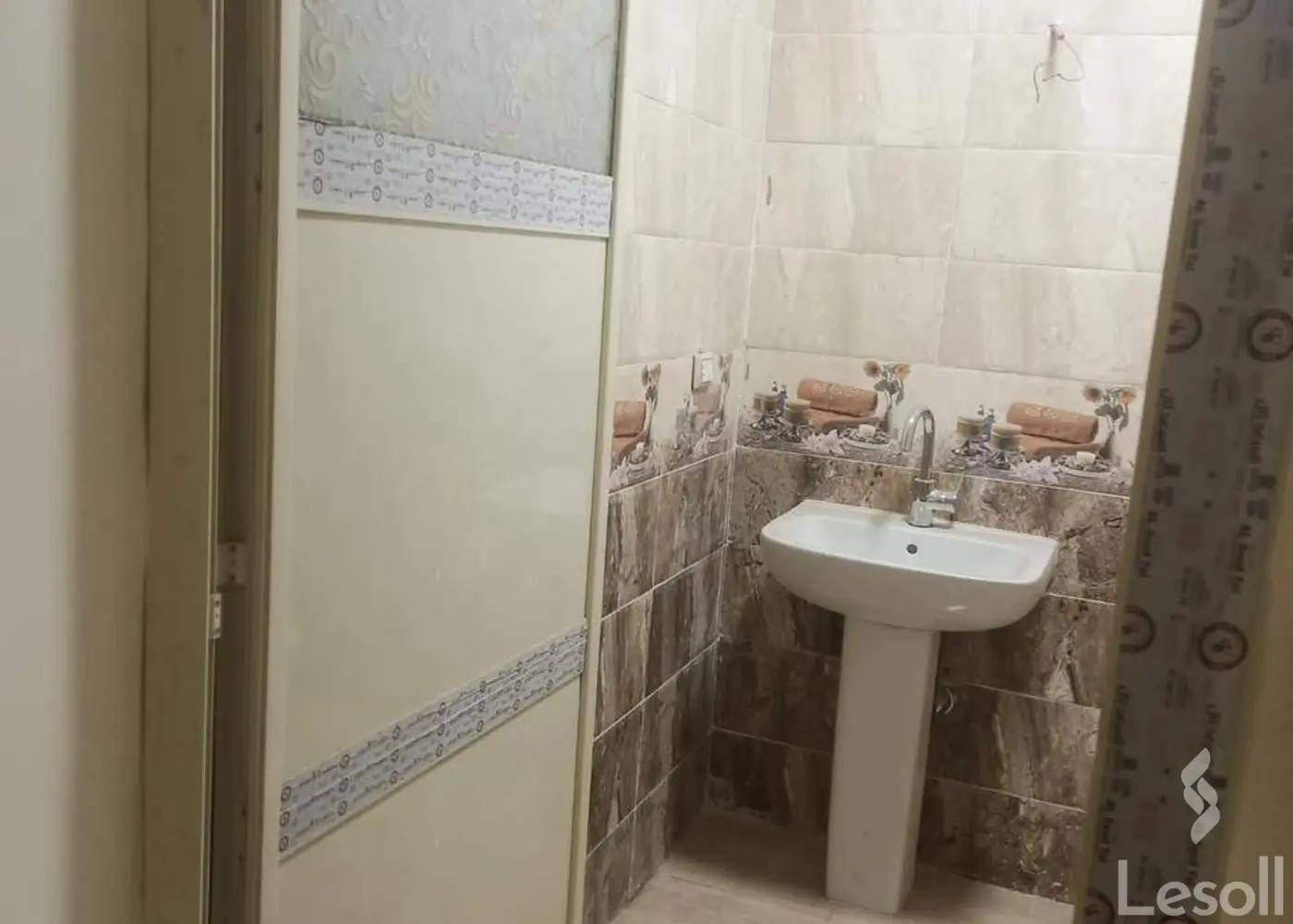 شقة للبيع بمساحة 250 متر و 4 غرف في عين شمس القاهرة - صورة 3